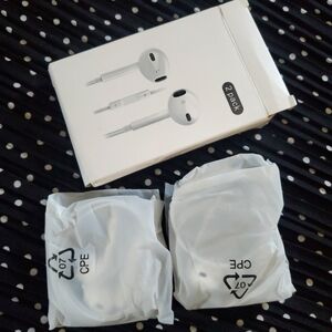 White Earbud Headphones Sleek Design / Stereo Headphone / 2pk.